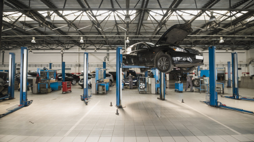 composition-de-mecanicien-automobile-moderne